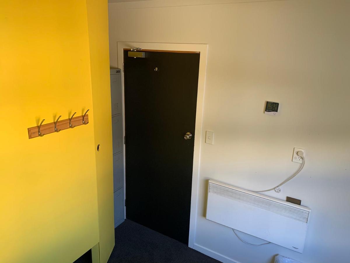 Хостел Wanaka Backpackers Bothy Экстерьер фото